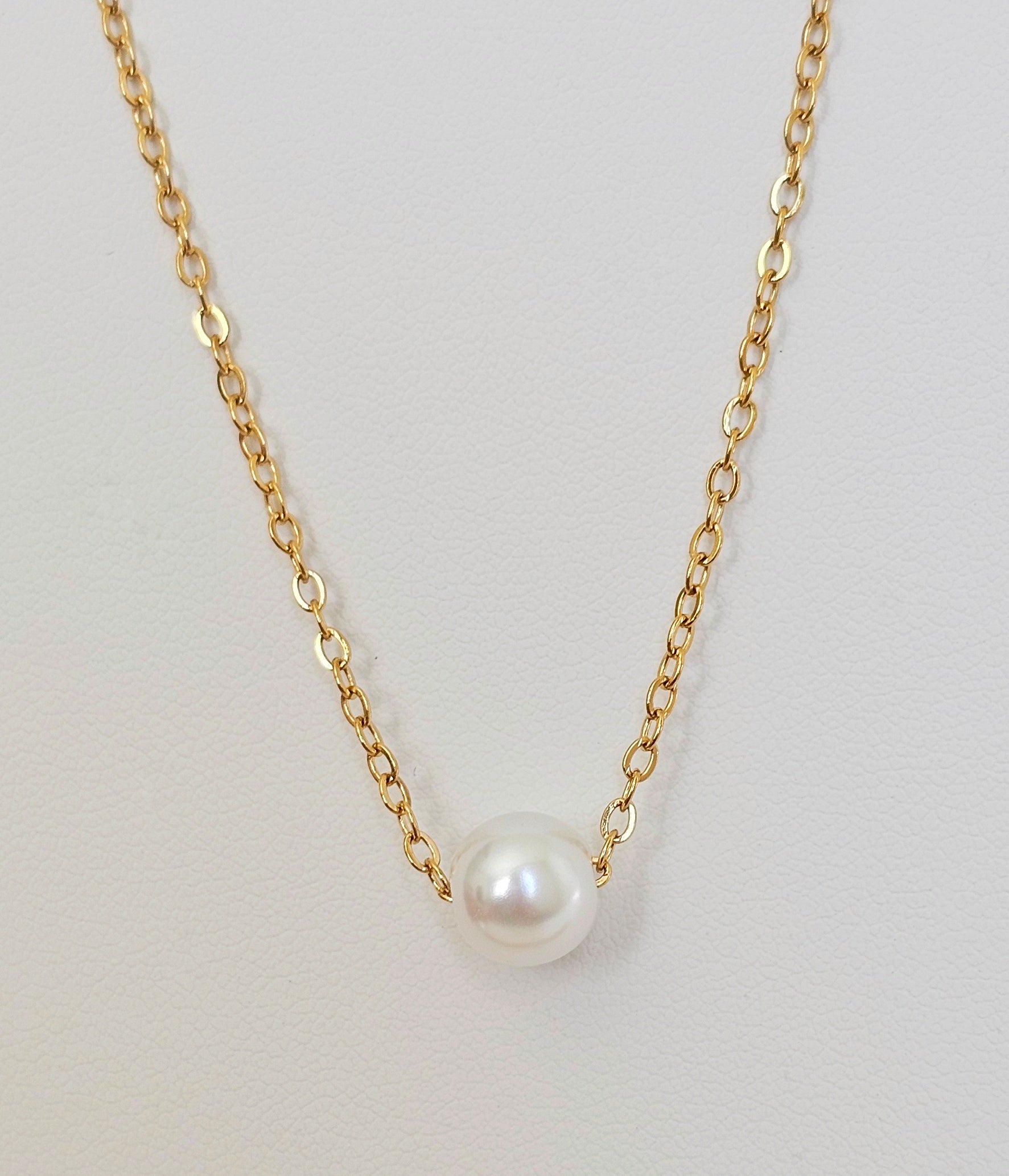 Classic Pearl Pendant Necklace