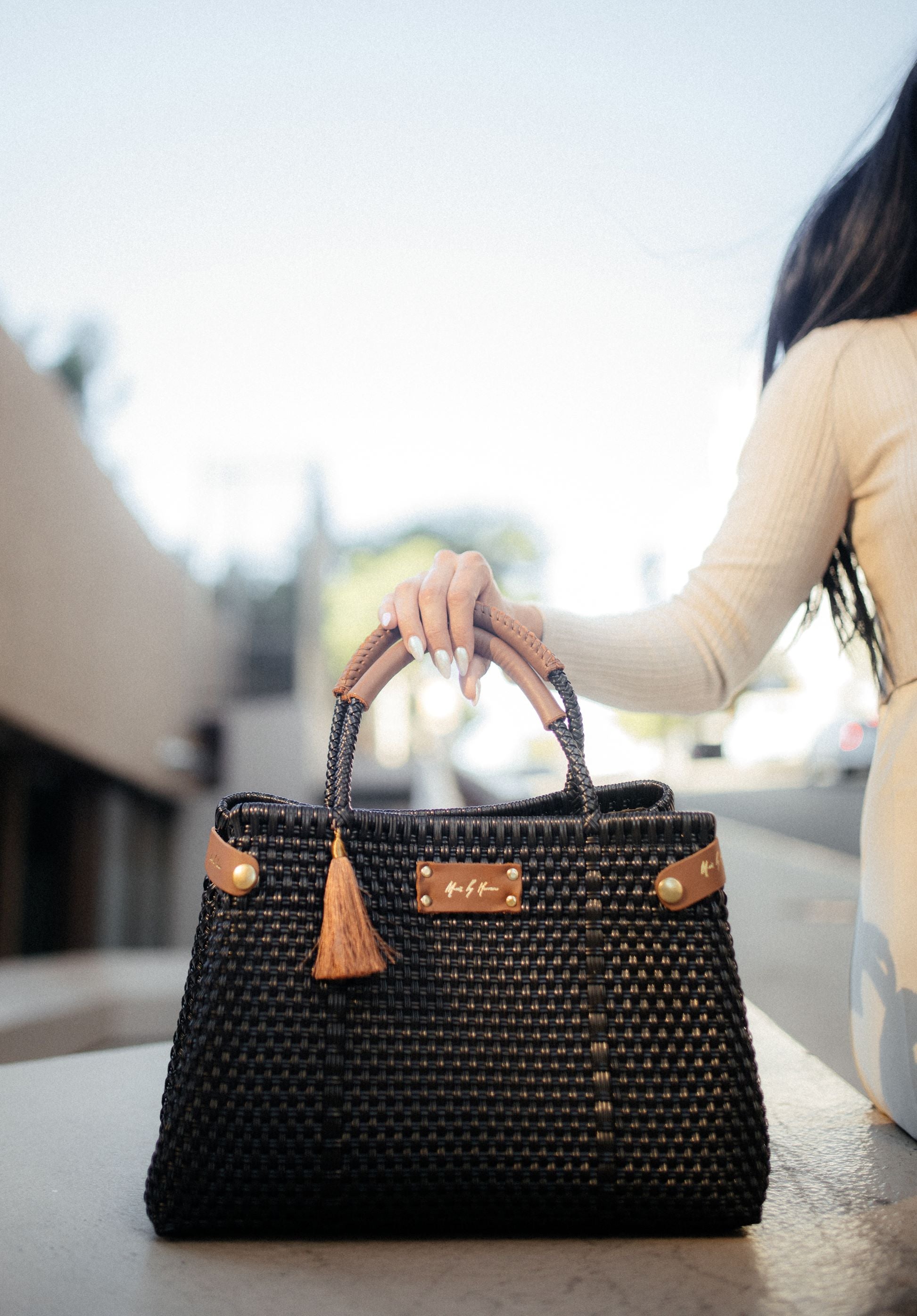 Best-selling black Less Pollution Handbag made from sustainable materials with eco-friendly, versatile design.